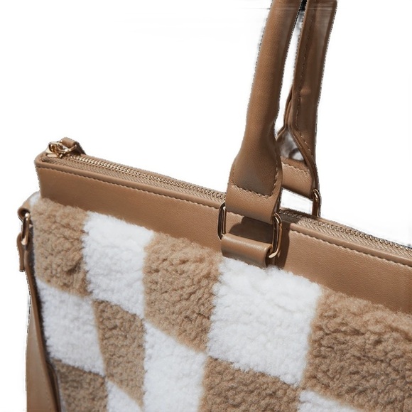 NEW Summer and Rose Sherpa Weekender Bag - Picture 2 of 4